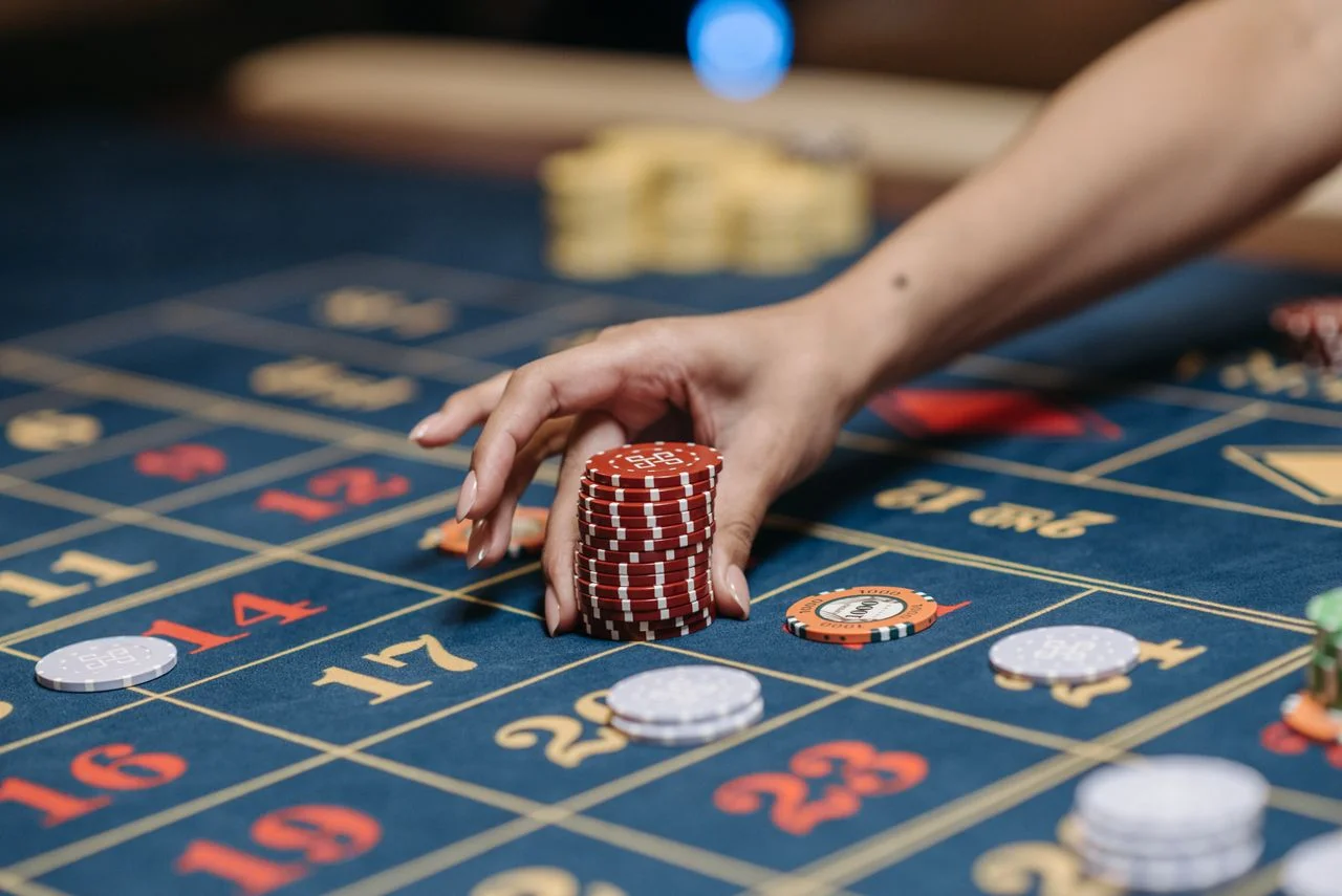 Live casino, slot hay bàn cược — so sánh danh mục Casino tại winvn19